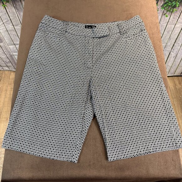 Womens Business Geo Mid Rise Black & White Size 10 Bermuda Shorts (SKU: 36W) - Picture 1 of 12